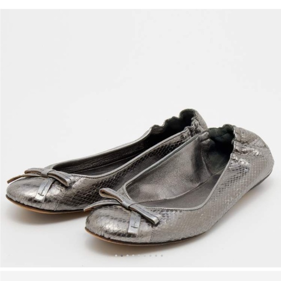 • Dolce & Gabbana • Women’s Metallic Grey Snakeskin Bow Ballet Flats 41 - Picture 2 of 10